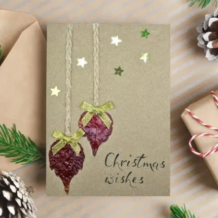 Handmade-Christmas-card-with-dried-leaves-made-by-Heart-in-Creation-from-Bollington-UK